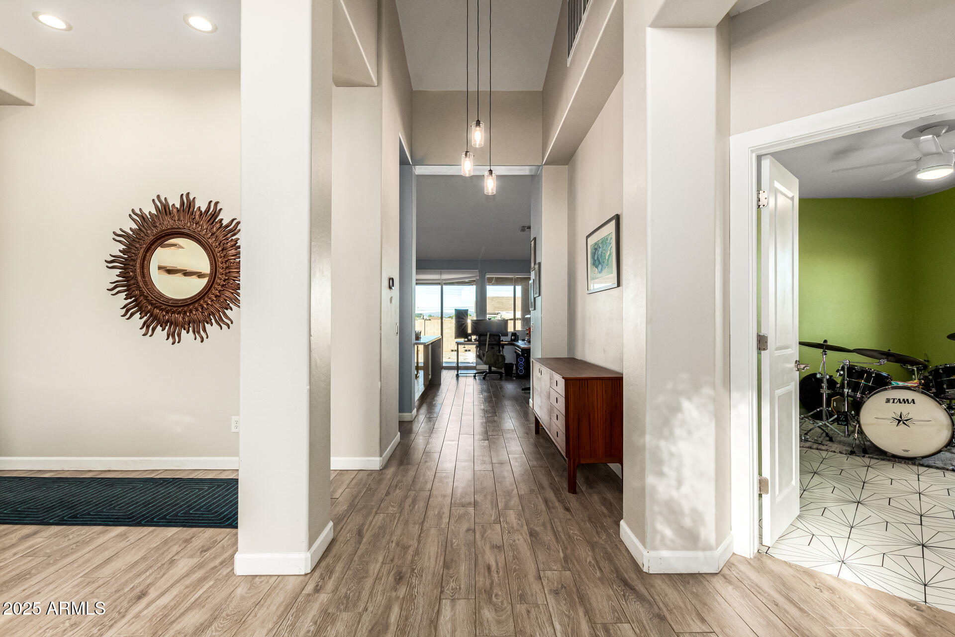 22314 W WHITE FEATHER Lane