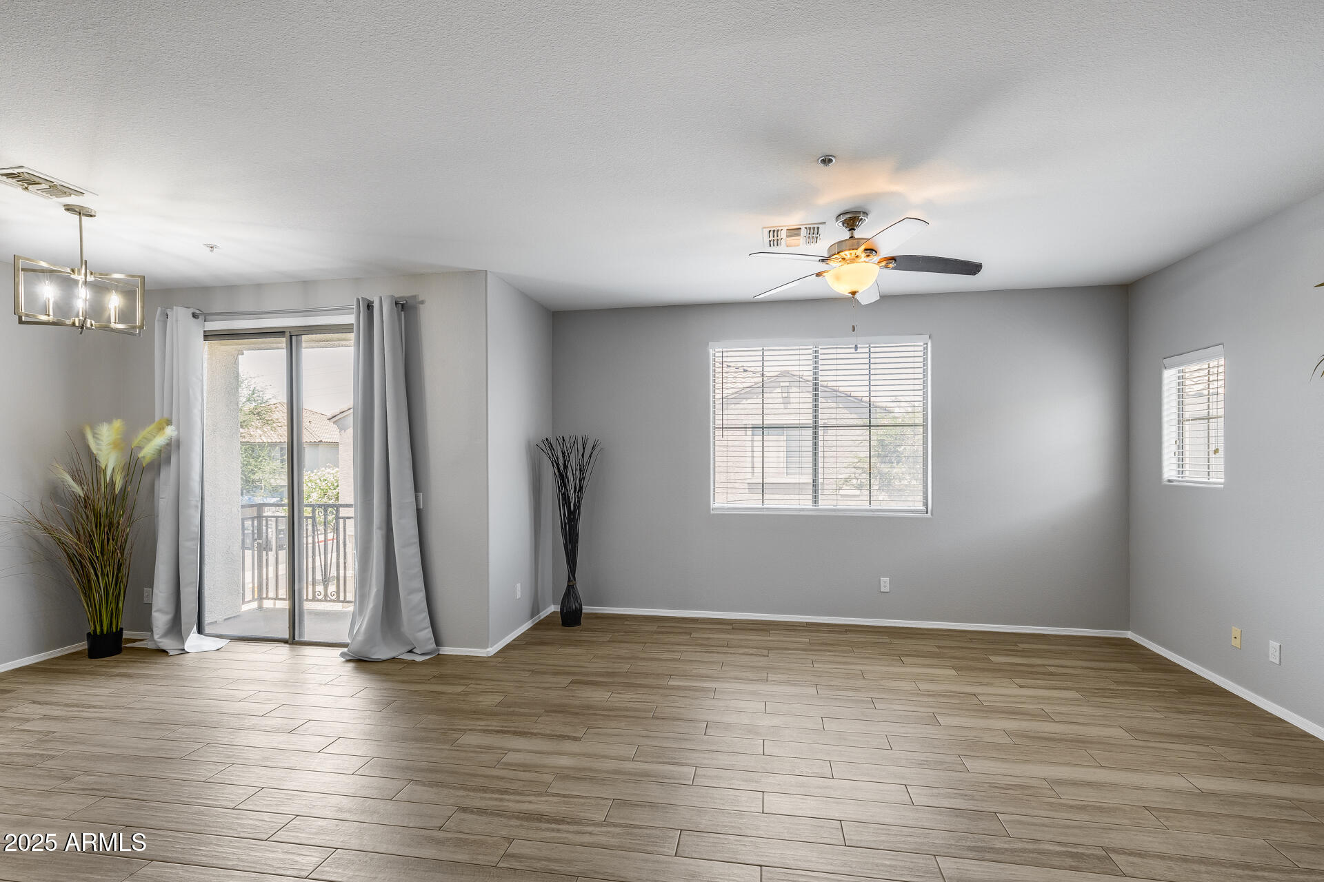 2941 E DARROW Street