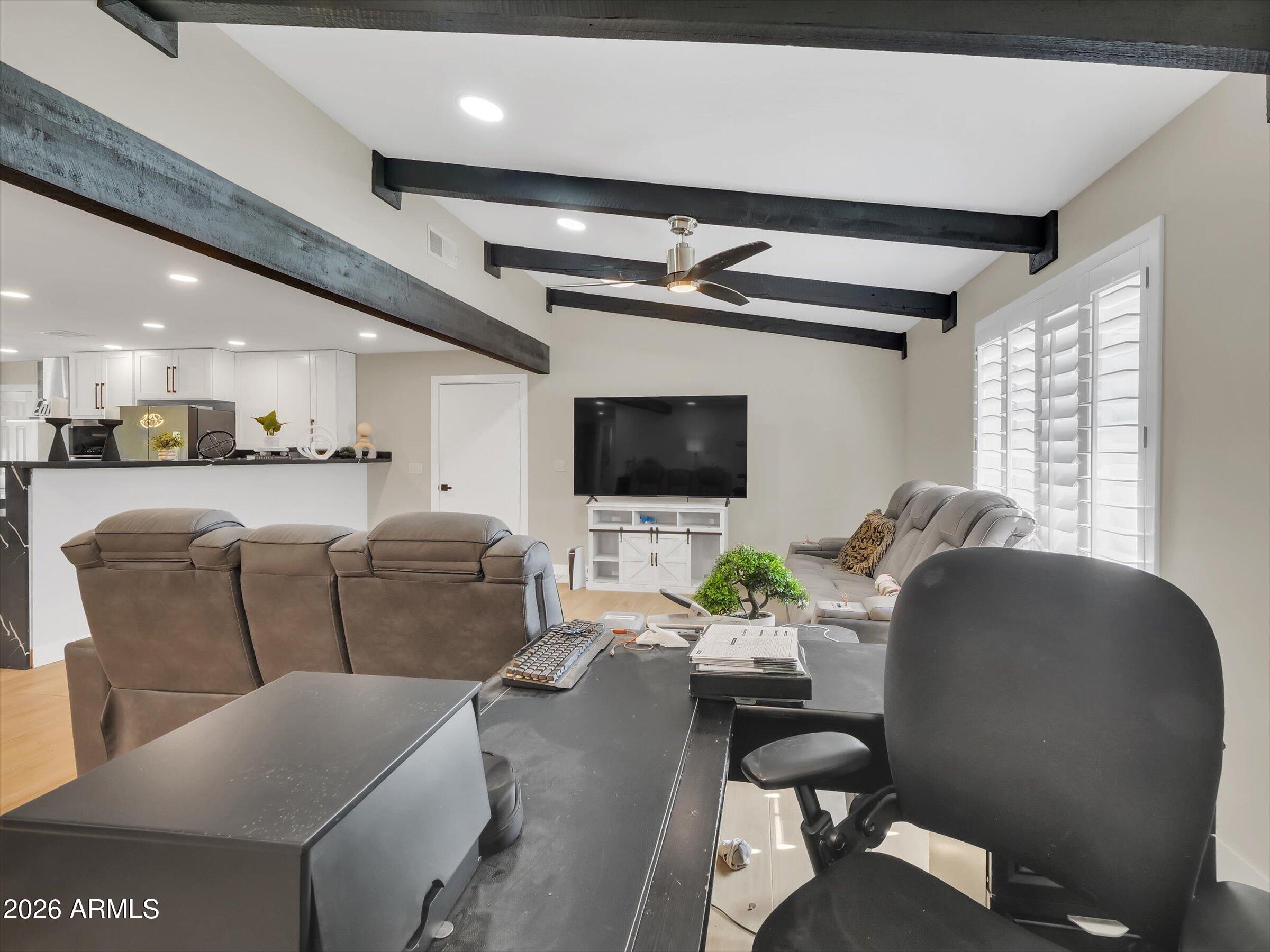 5122 W FALLEN LEAF Lane