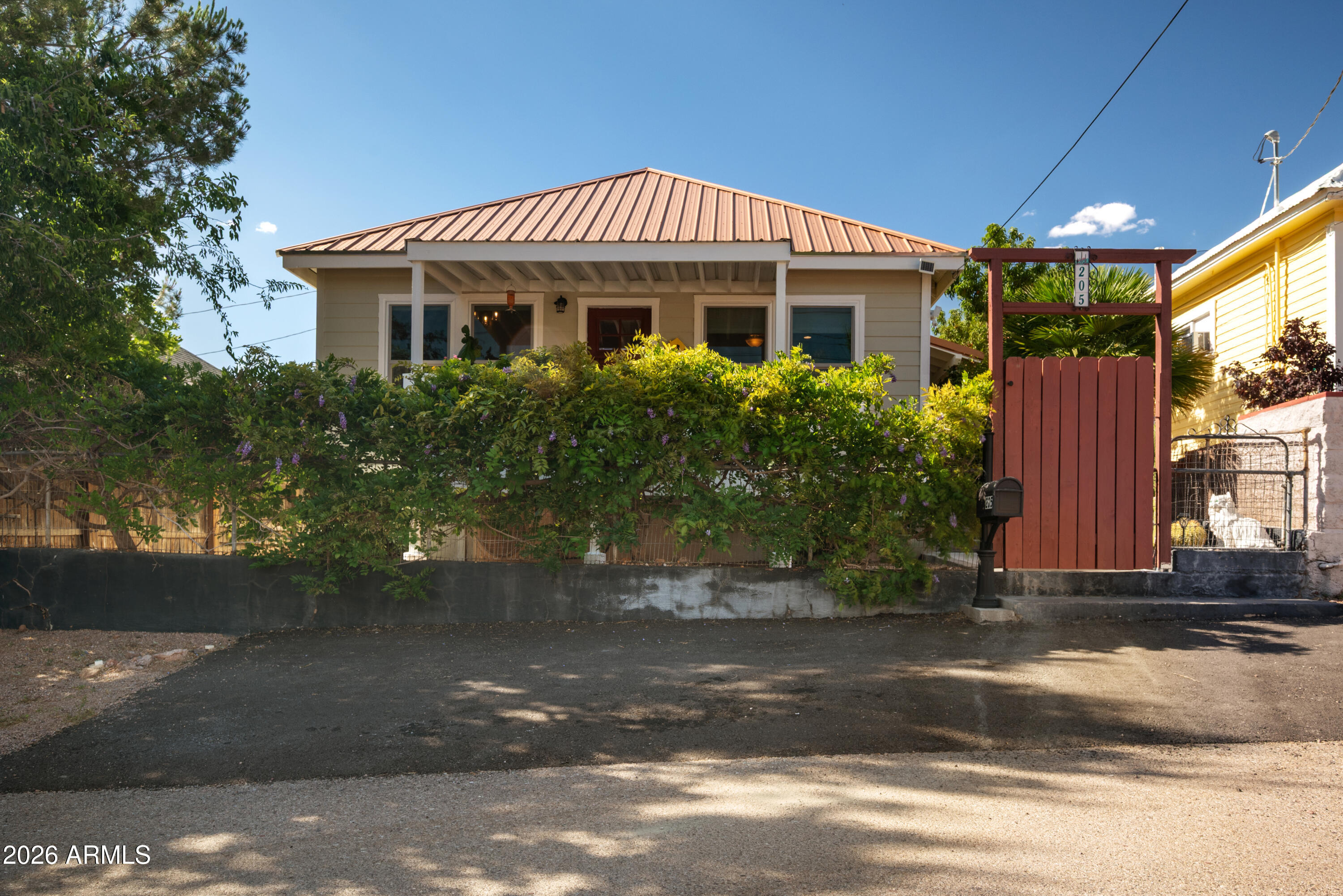 205 VAN DYKE Street