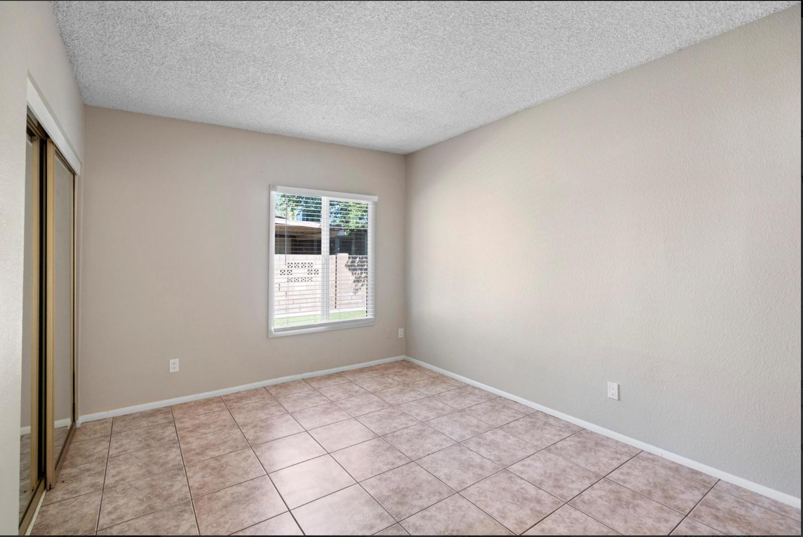 555 N May Apt 23