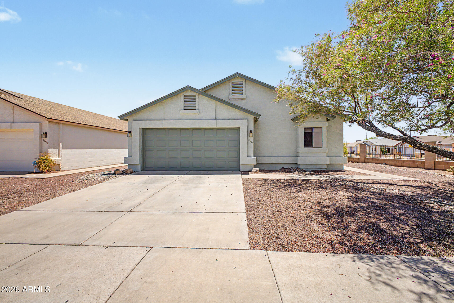 10943 W RUTH Avenue