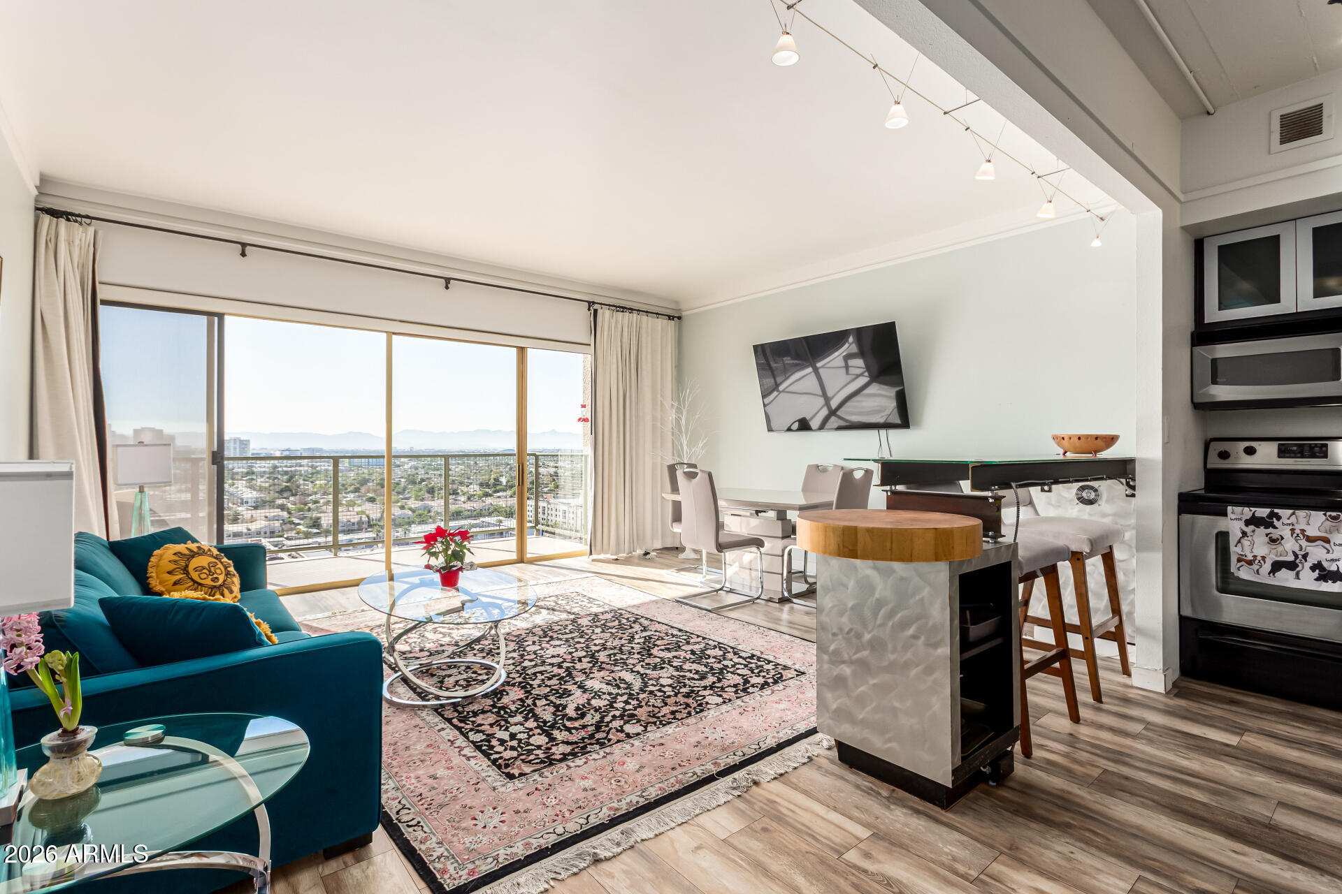 4750 N CENTRAL Avenue J17