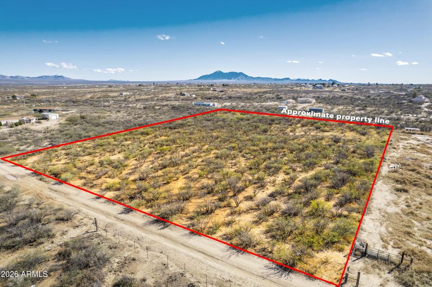 This is a great lot to build your dream house. Close to paved roads and yet you still get your country living. Property can have either a site built home or manufactured home placed on it. Priced very well for a future home site.