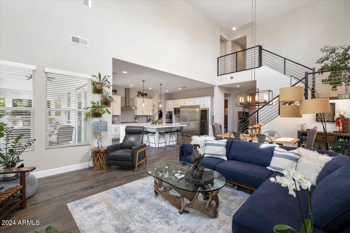 3846 E CRITTENDEN Lane