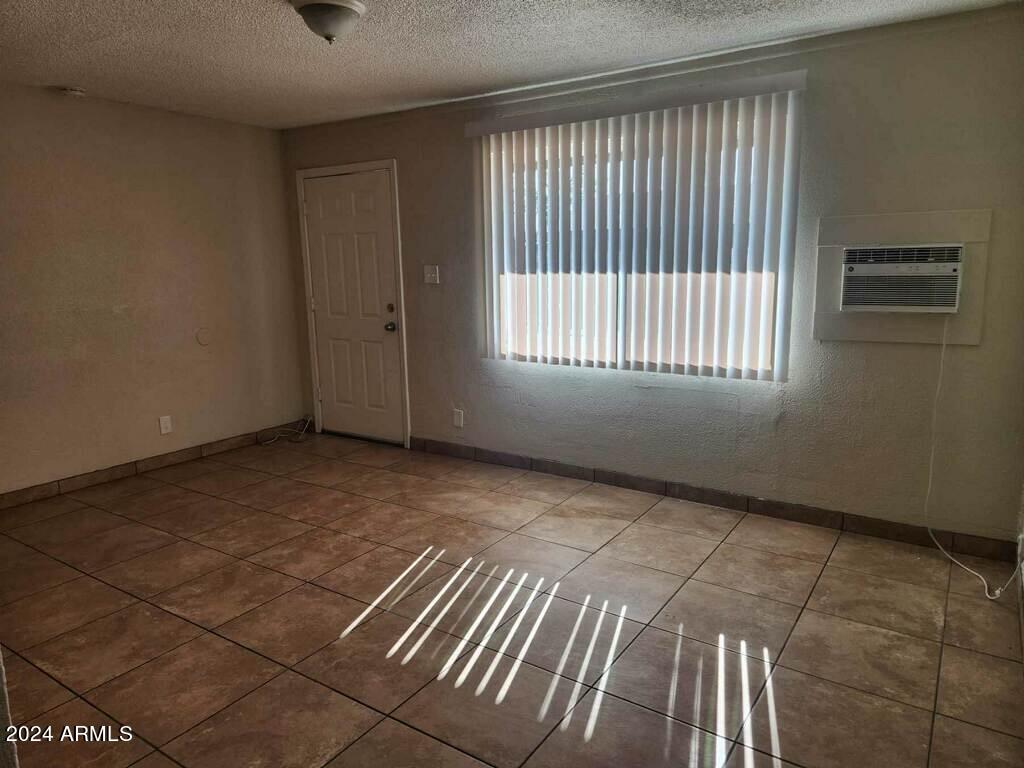 2139 W Glenrosa Avenue Apt 2
