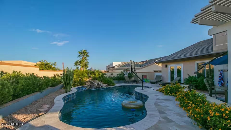 11043 N Buffalo Drive