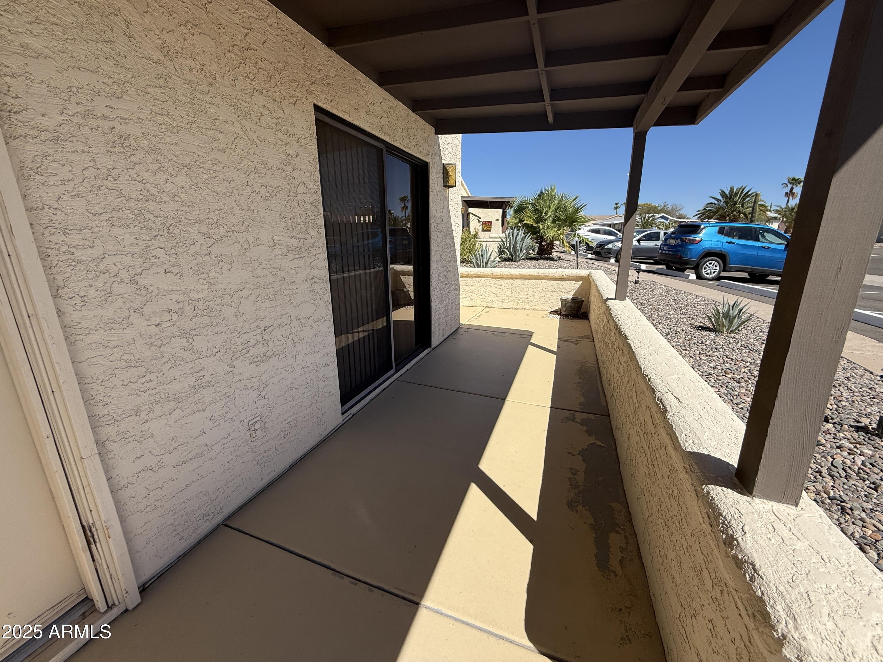 827 E LANCASTER Circle