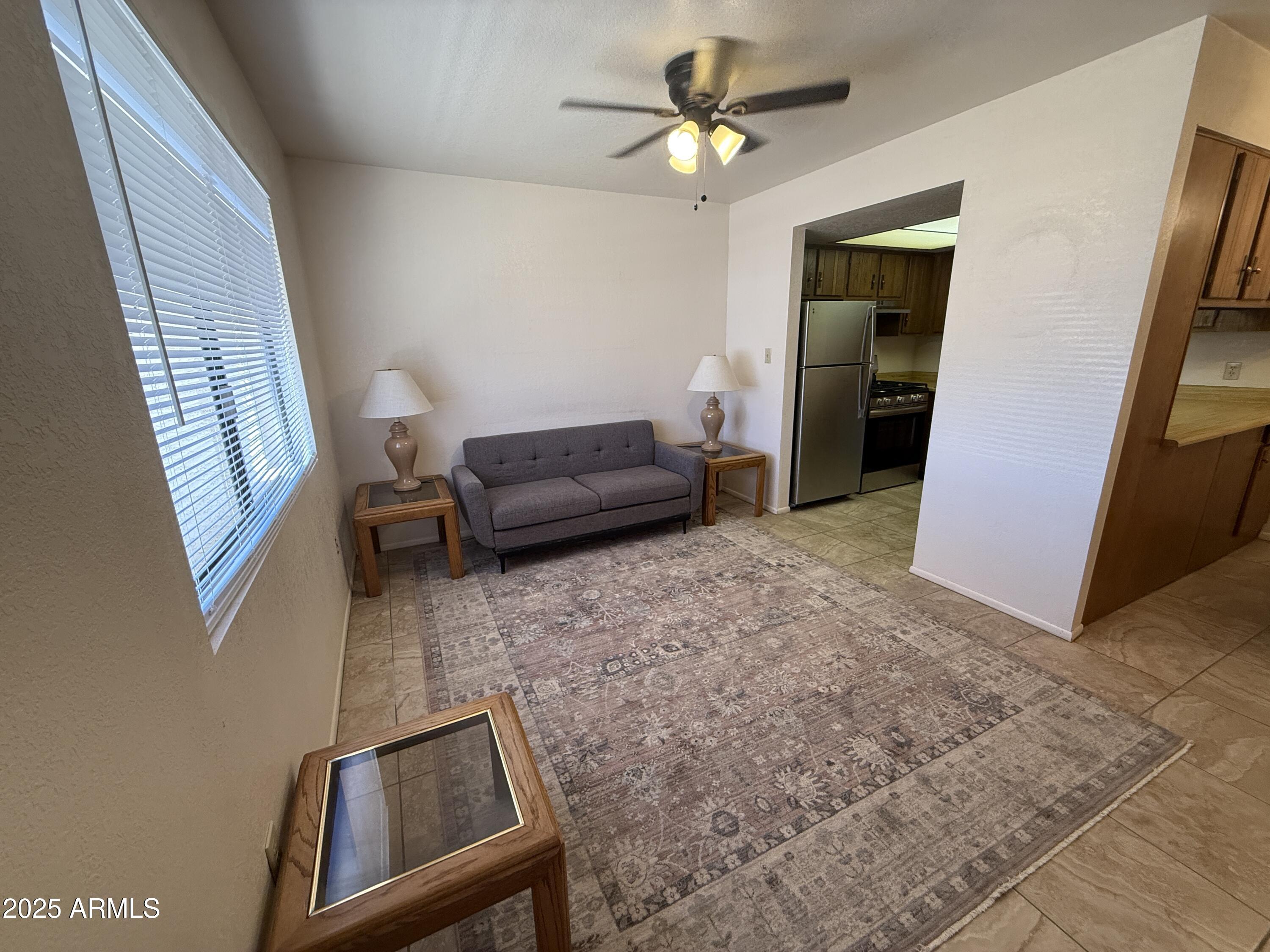 827 E LANCASTER Circle