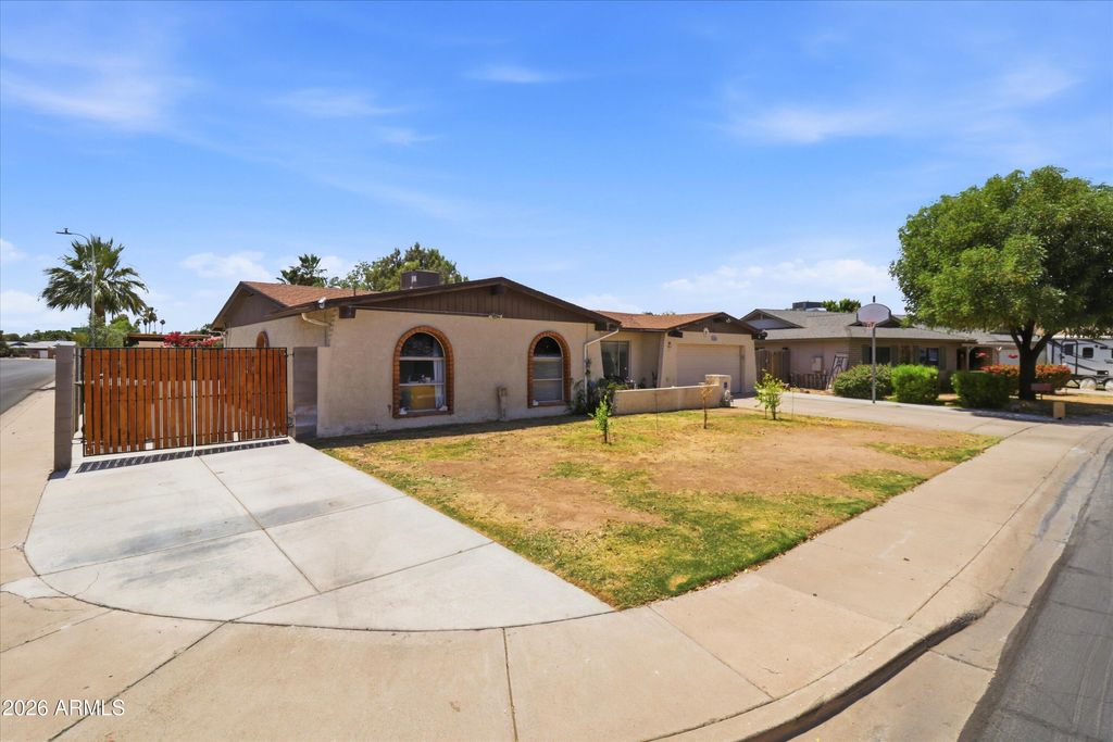 Photo of 4601 W Golden Lane, Glendale, AZ 85302 (MLS # 7031981)
