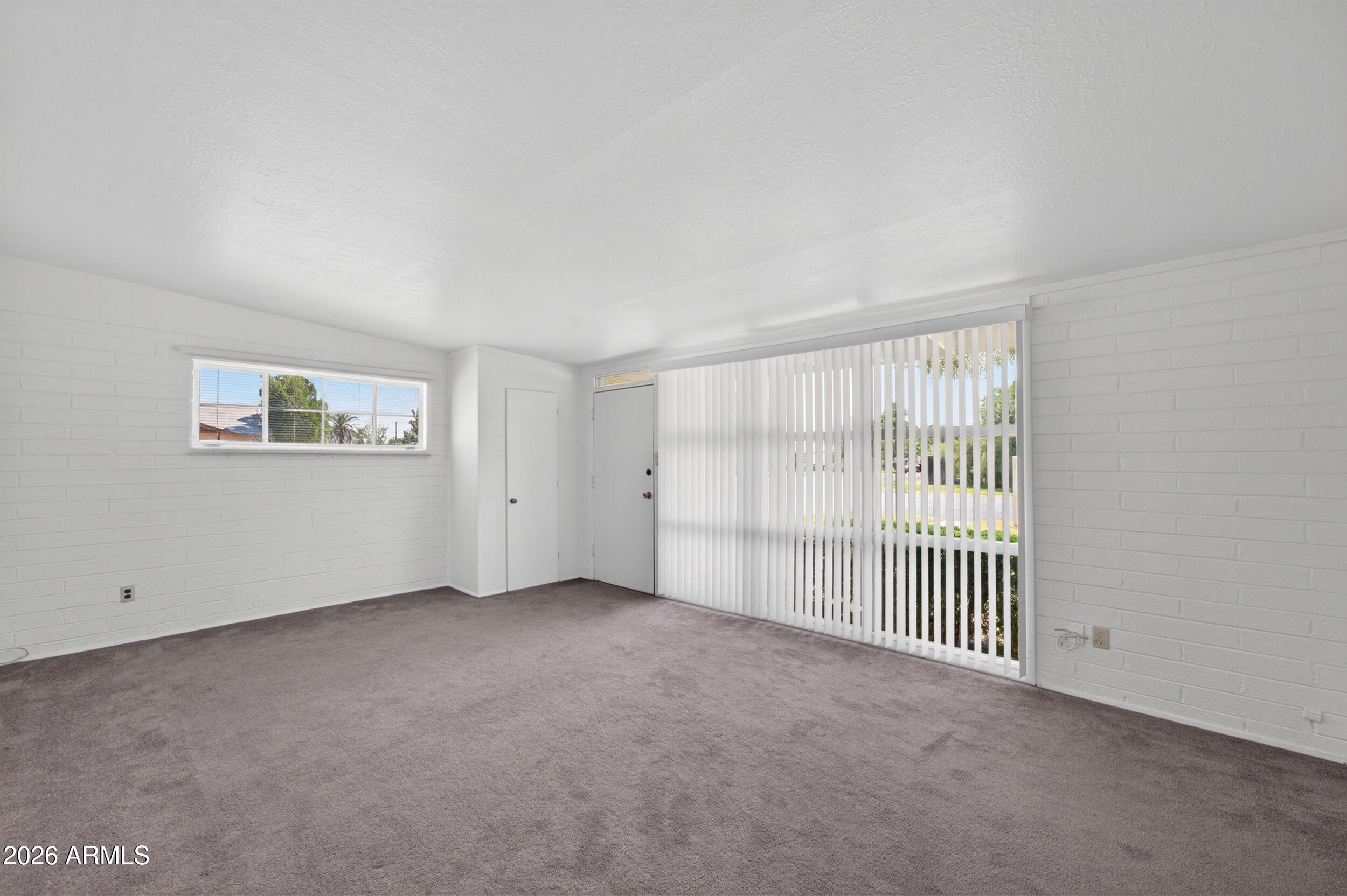 1613 S FARMER Avenue