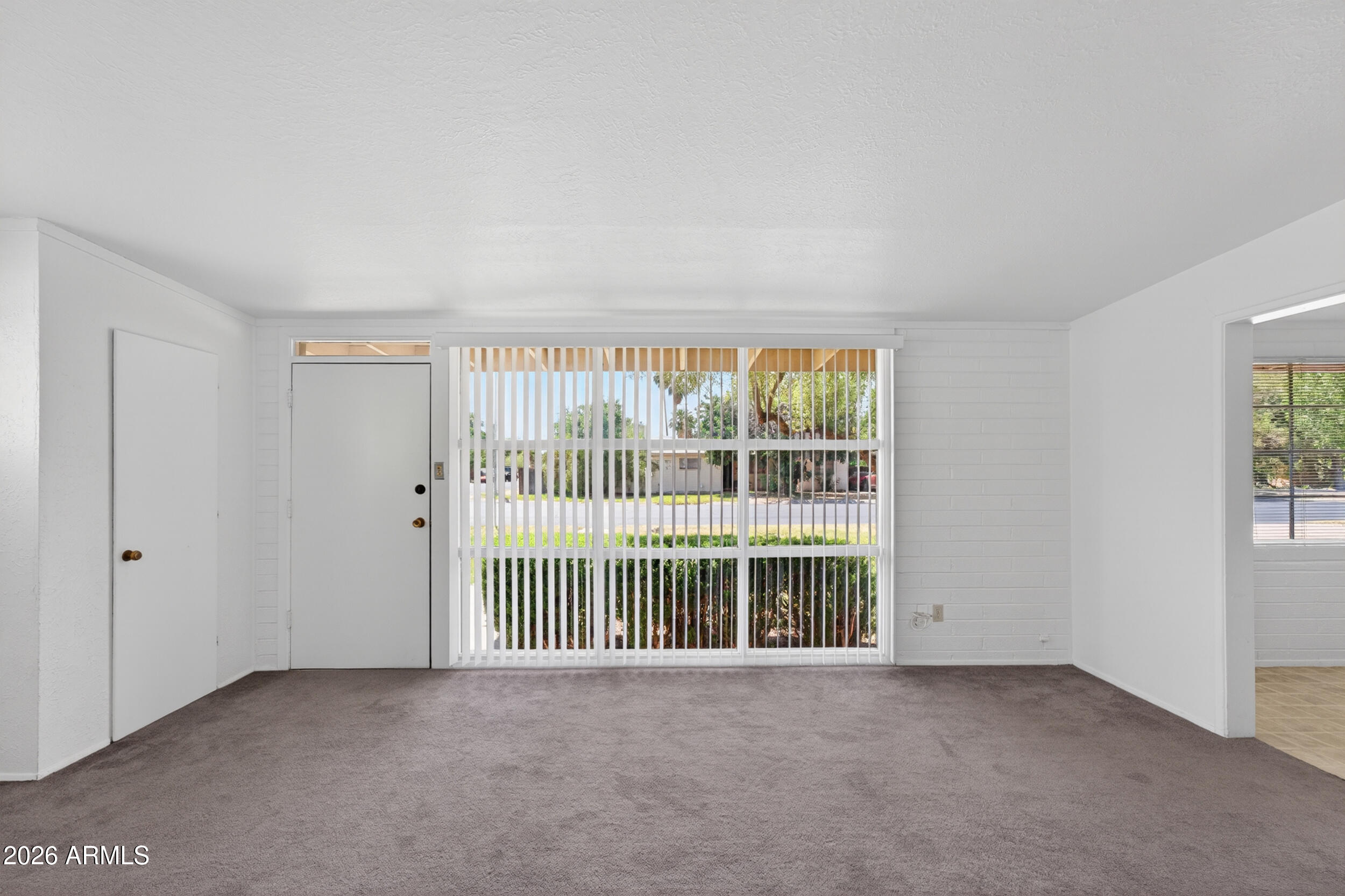 1613 S FARMER Avenue