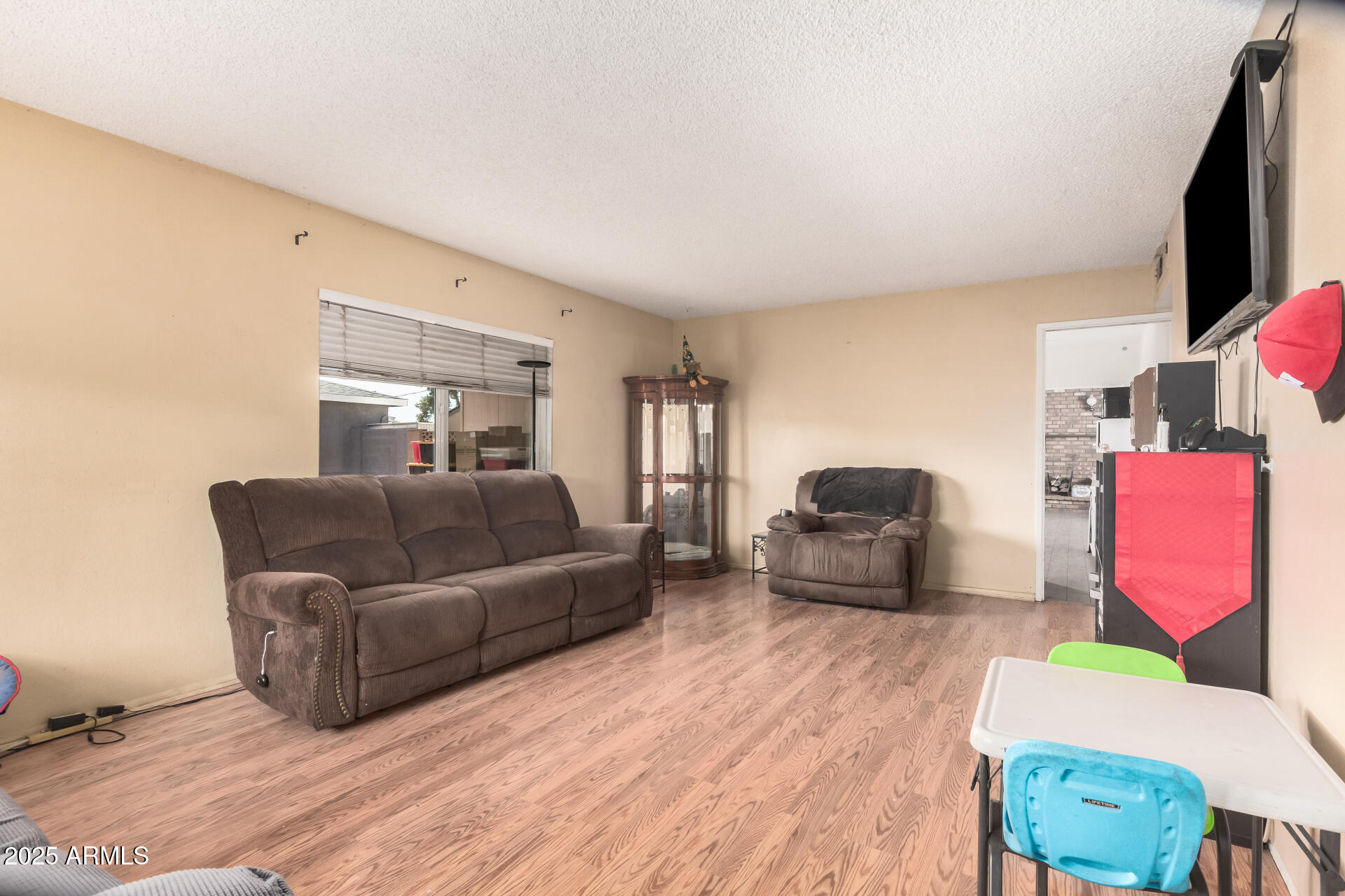 3238 W ALTADENA Avenue