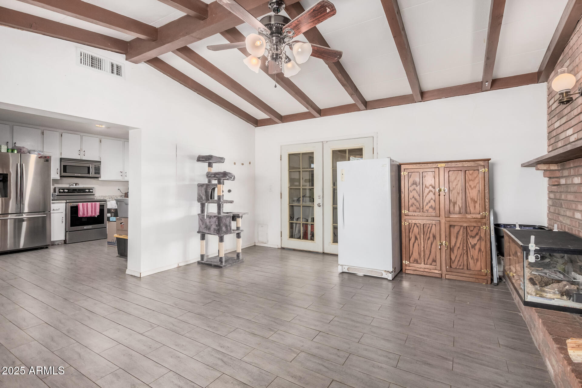 3238 W ALTADENA Avenue