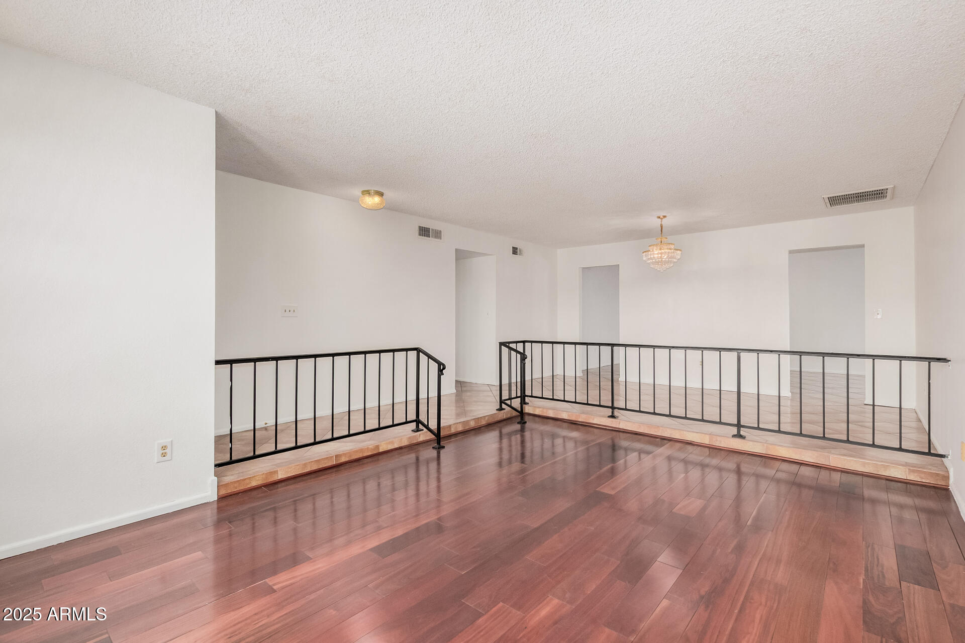 3643 W GROVERS Avenue