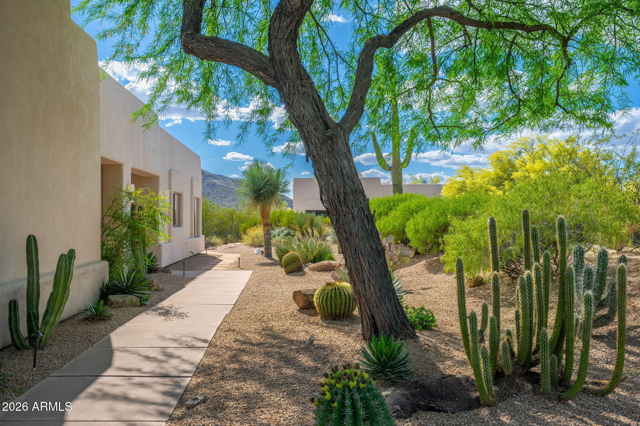 8001 E CAREFREE Drive