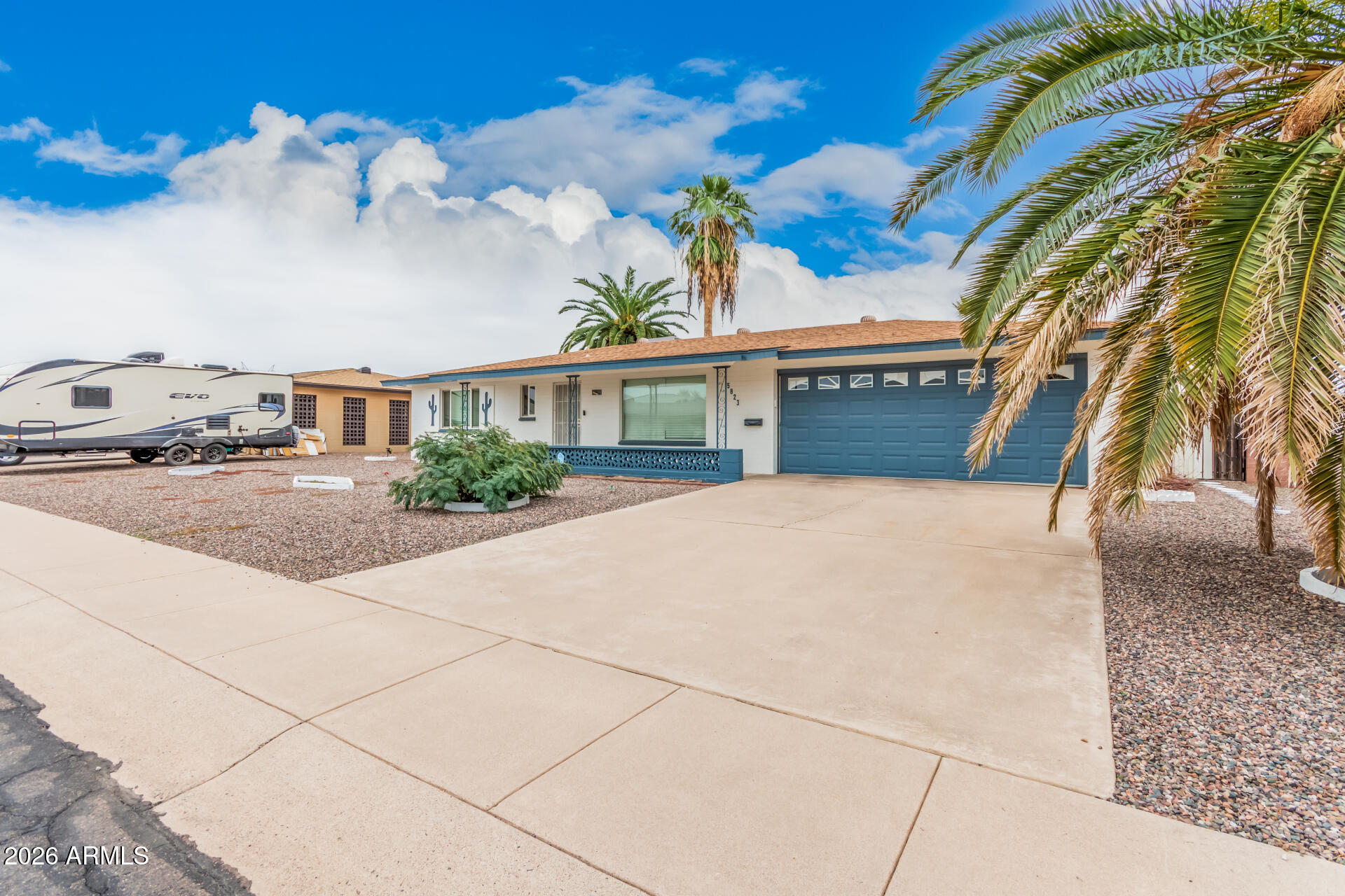 5823 E DES MOINES Street