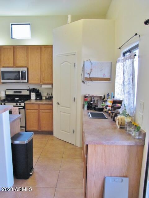 LEGENDS VALIENTE 2 - Residential Lease