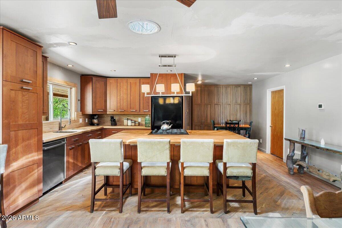 1226 W PETERSON Road