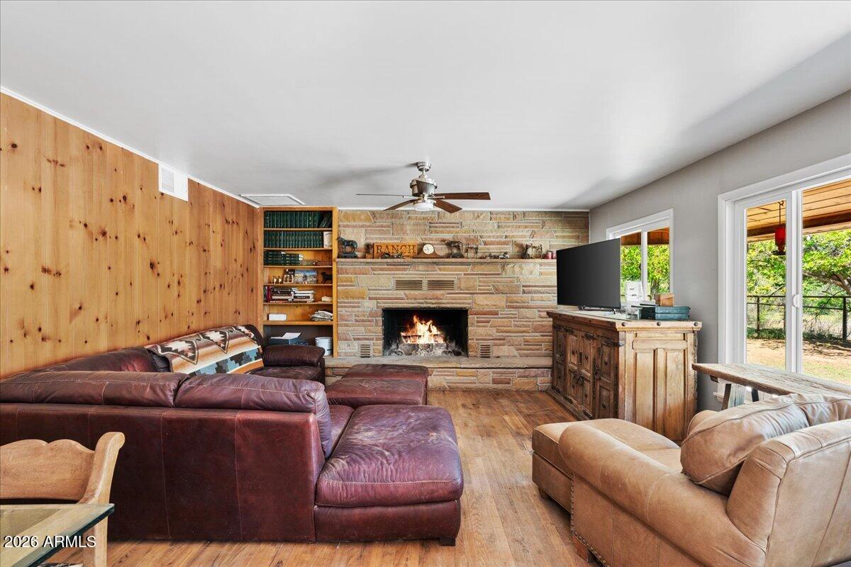 1226 W PETERSON Road