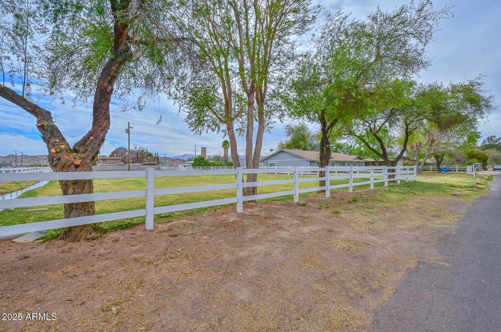 4311 W SIESTA Way
