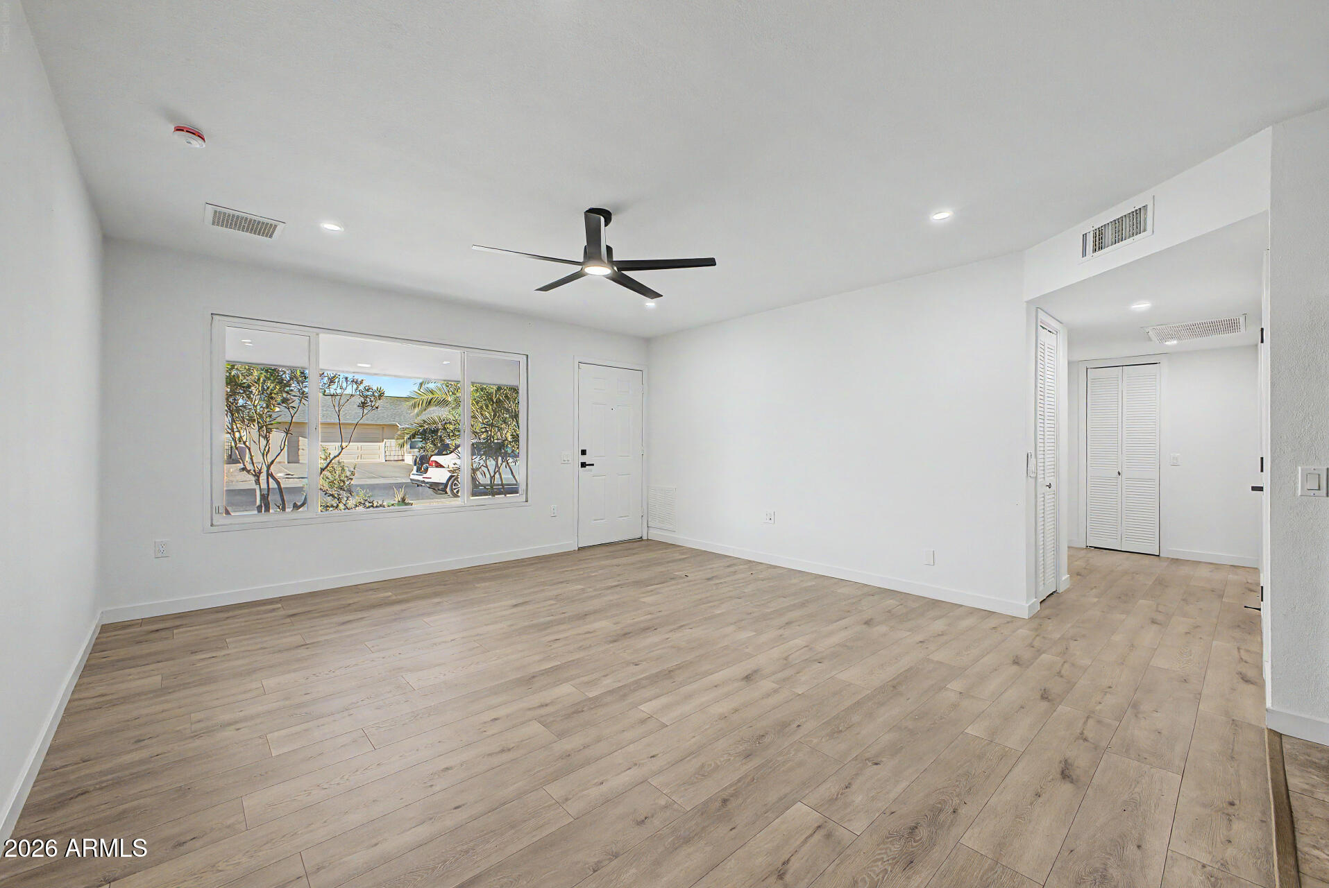 9715 W DESERT HILLS Drive