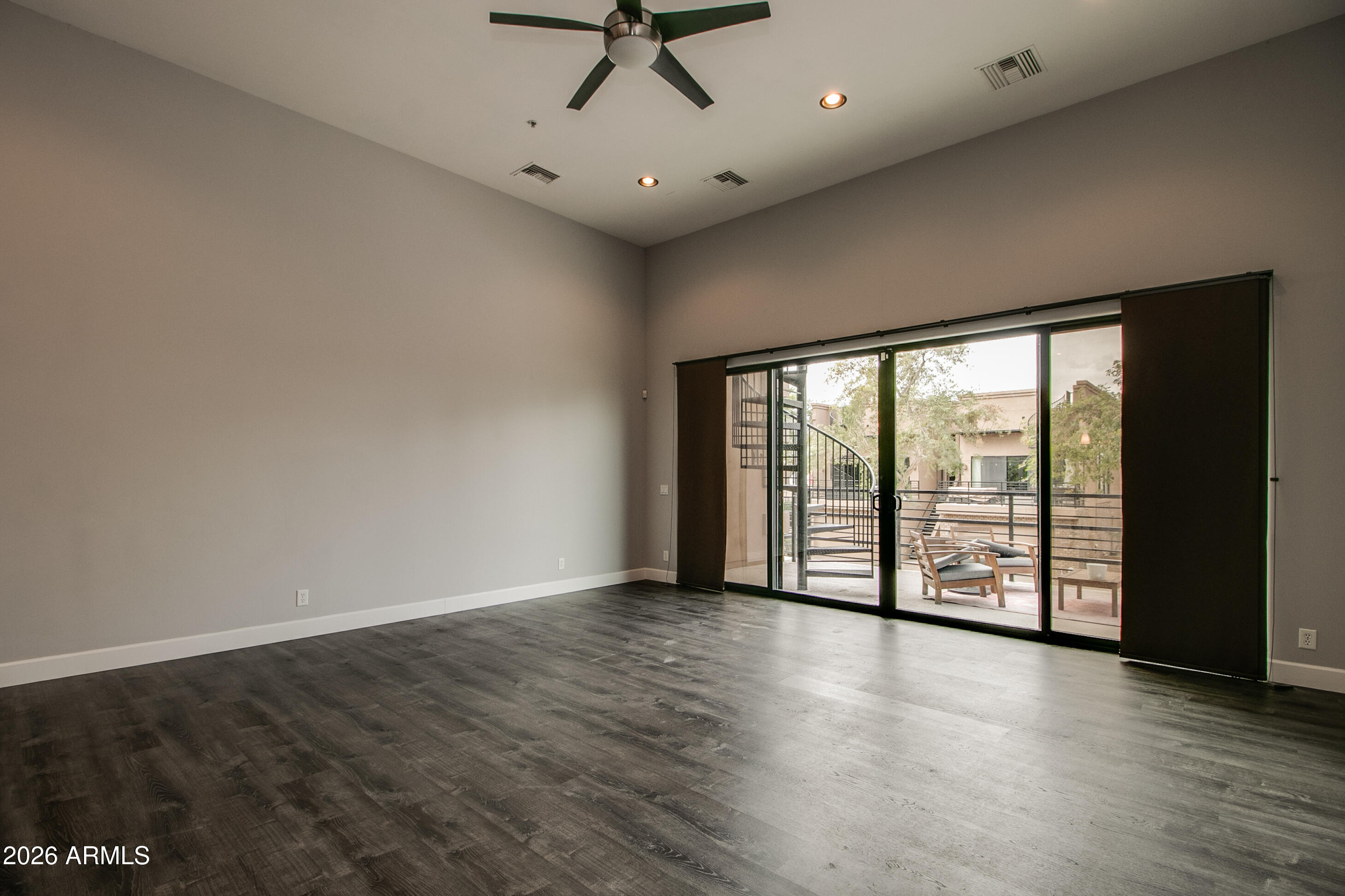 920 E MITCHELL Drive 103