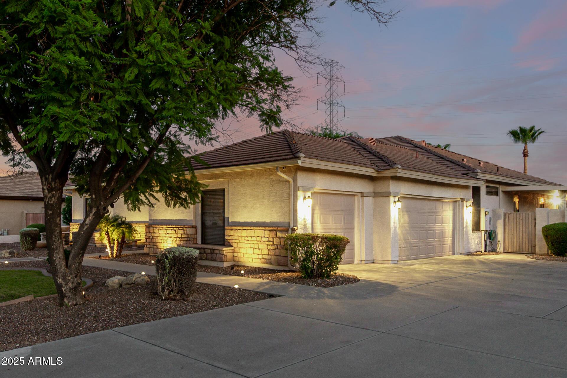 5343 W WHISPERING WIND Drive