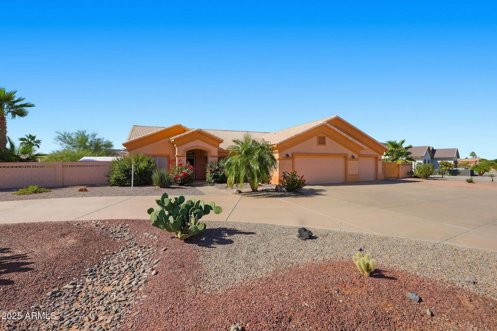 Photo of 14870 S Country Club Way S, Arizona City, AZ 85123 (MLS # 6946072)