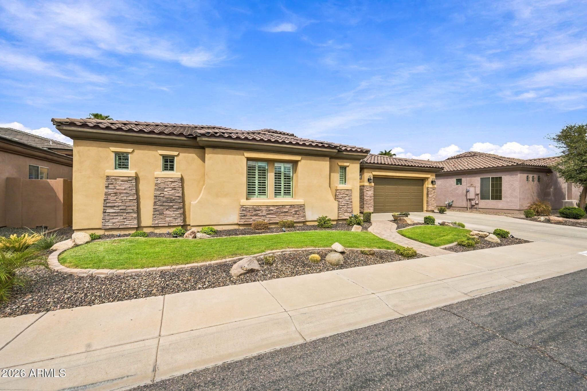 3384 E Cardinal Way