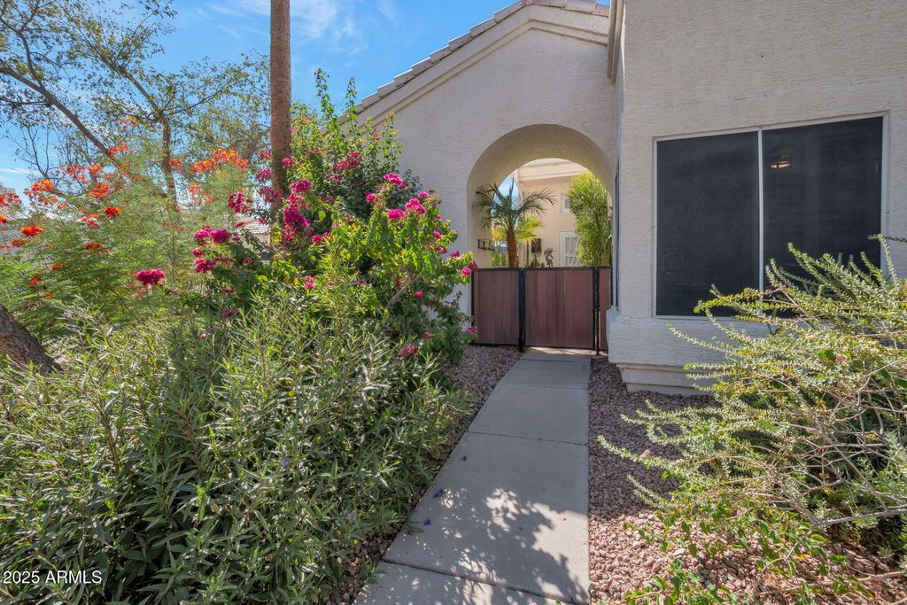 Photo of 2100 W Lemon Tree Place #68, Chandler, AZ 85224 (MLS # 6918951)