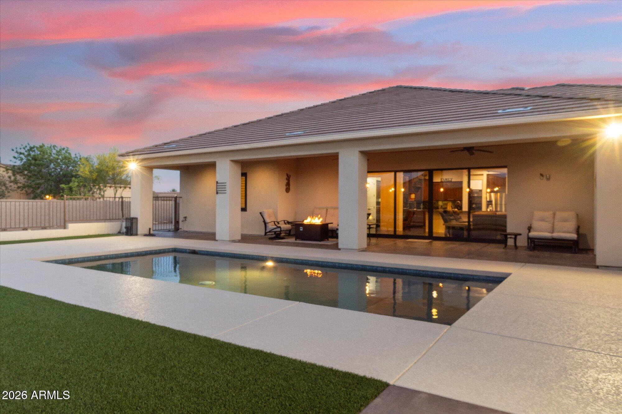 1842 W MESQUITE Street