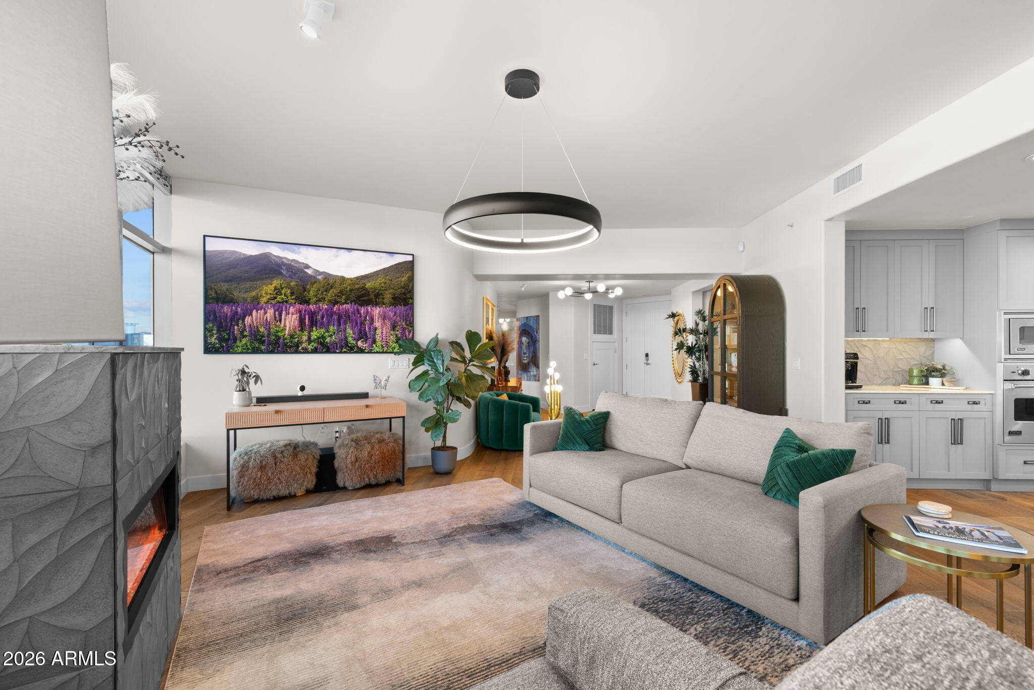 140 E RIO SALADO Parkway 804