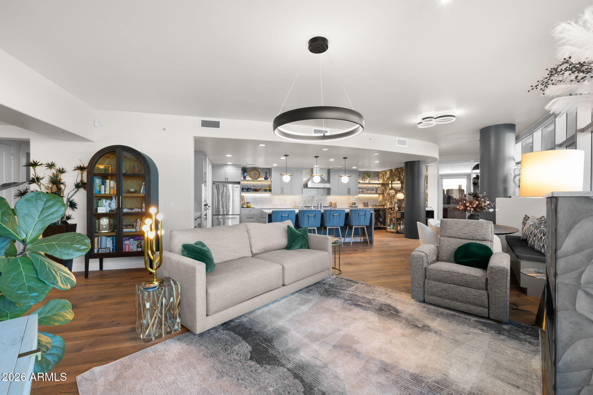 140 E RIO SALADO Parkway 804