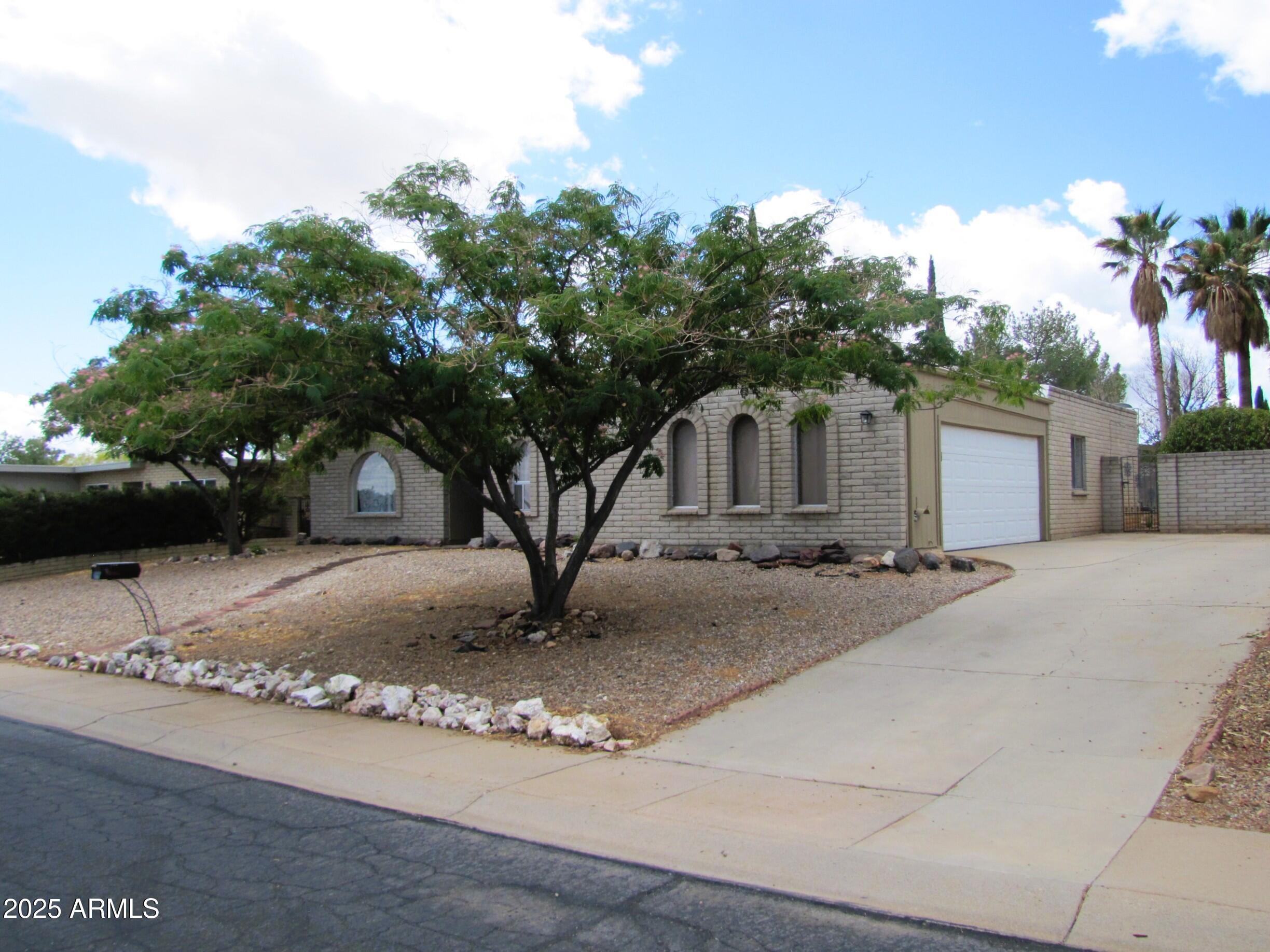 TOWN & COUNTRY ESTATES 12 - Residential Lease