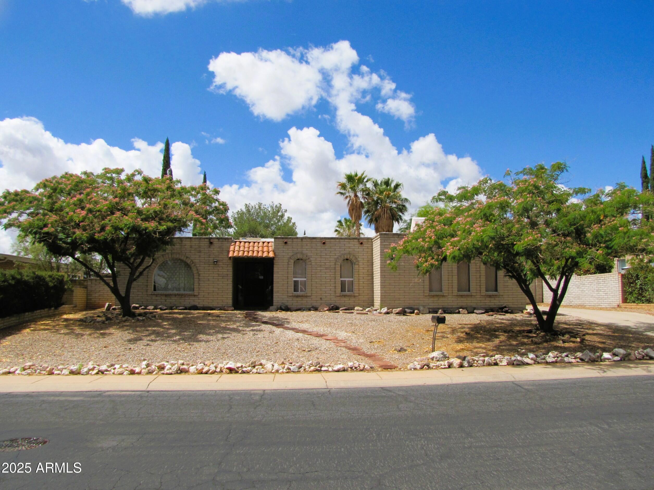 TOWN & COUNTRY ESTATES 12 - Residential Lease