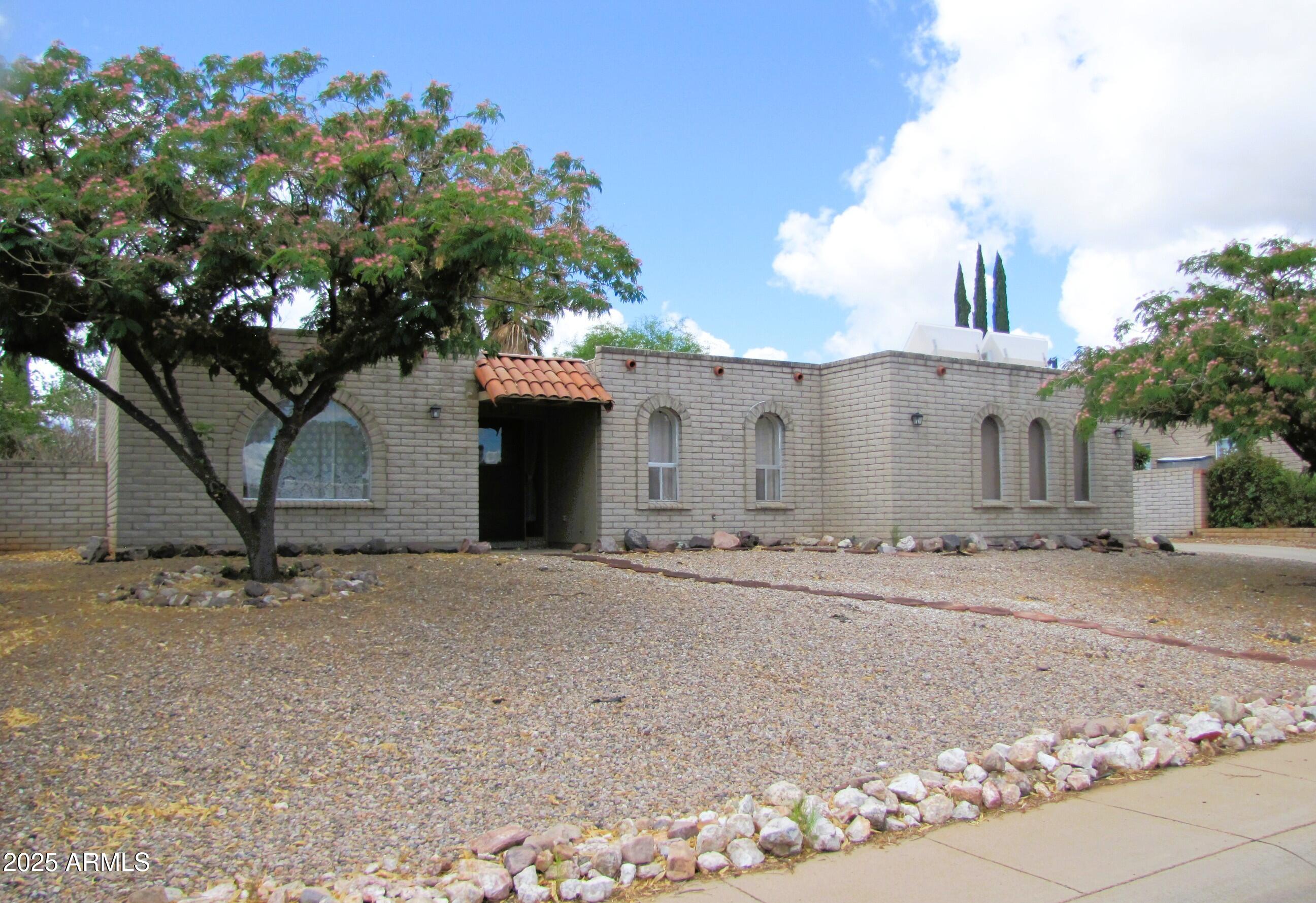 TOWN & COUNTRY ESTATES 12 - Residential Lease