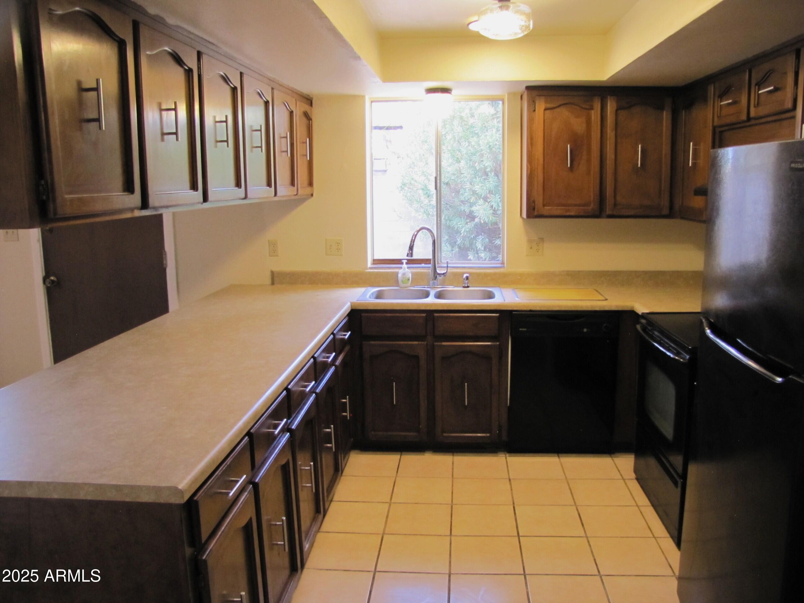 TOWN & COUNTRY ESTATES 12 - Residential Lease