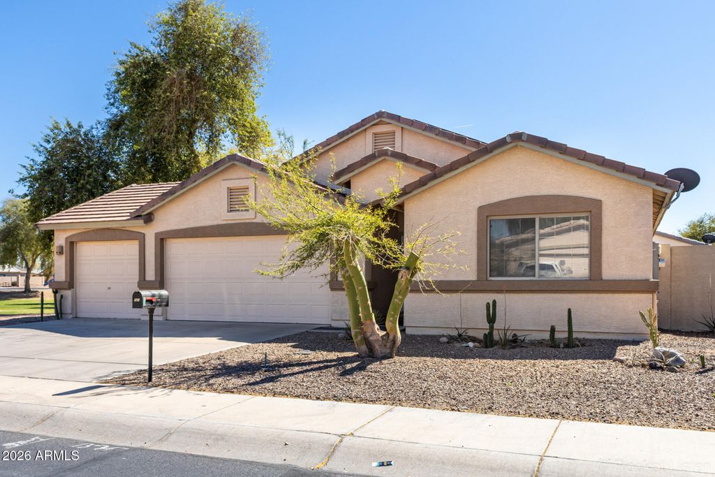 Photo of 727 E Long Avenue, Buckeye, AZ 85326 (MLS # 6997366)