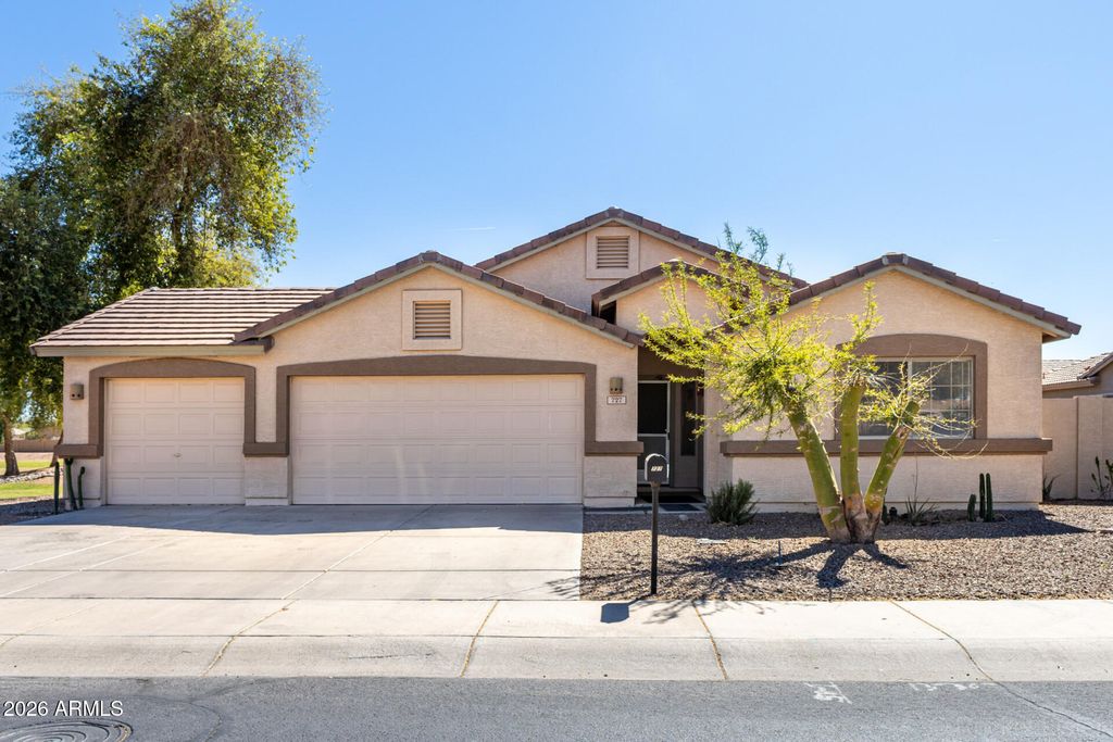 Photo of 727 E Long Avenue, Buckeye, AZ 85326 (MLS # 6997366)