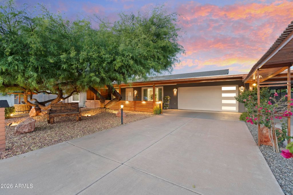 Photo of 11215 N 37th Avenue, Phoenix, AZ 85029 (MLS # 7053849)