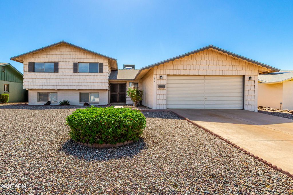 Photo of 3819 W Mauna Loa Lane, Phoenix, AZ 85053 (MLS # 6934593)