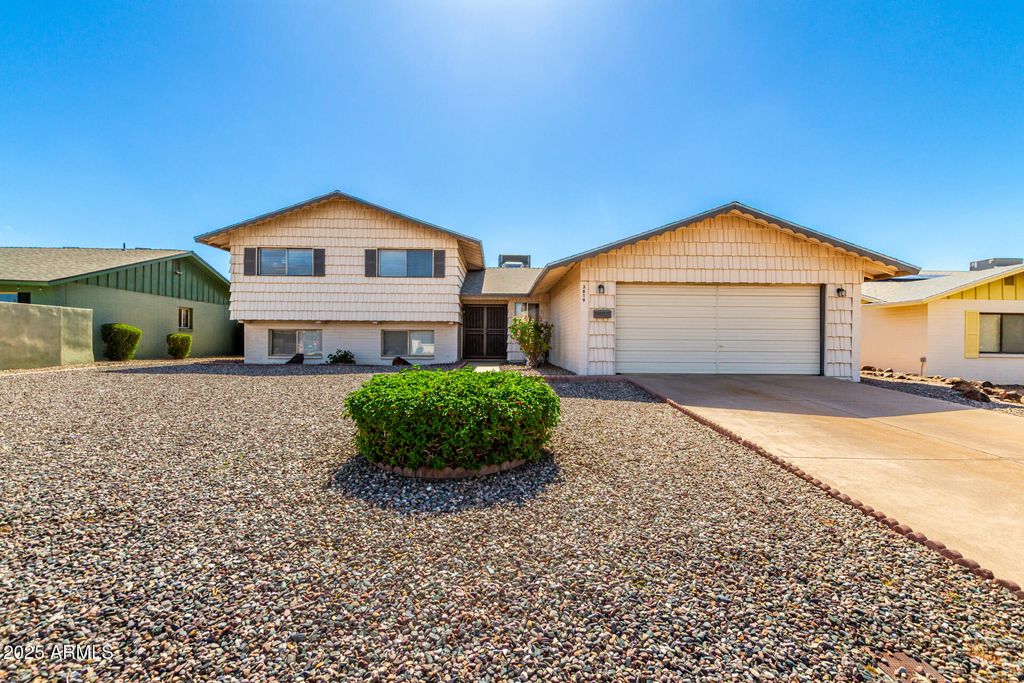 Photo of 3819 W Mauna Loa Lane, Phoenix, AZ 85053 (MLS # 6934593)