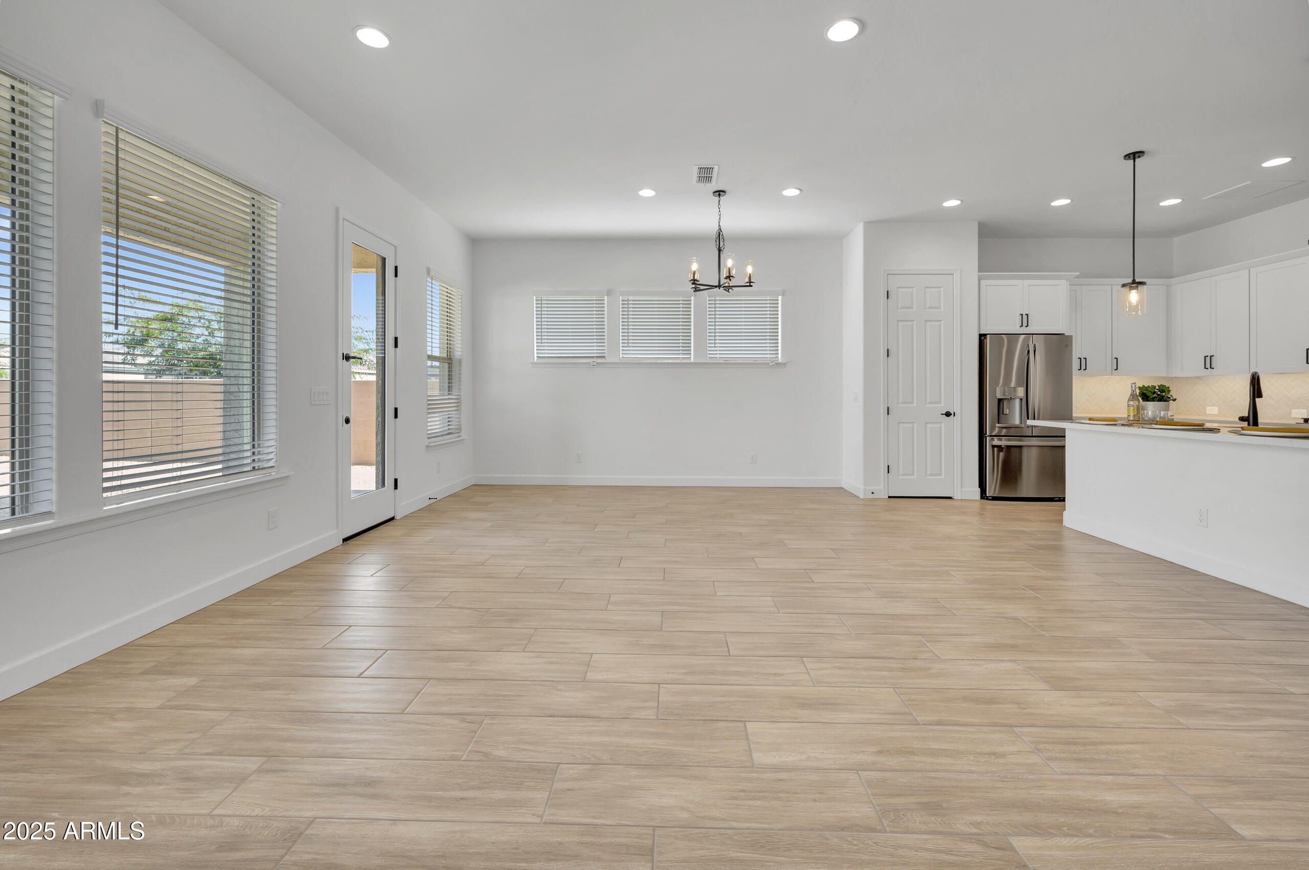 19314 W MISSOURI Avenue