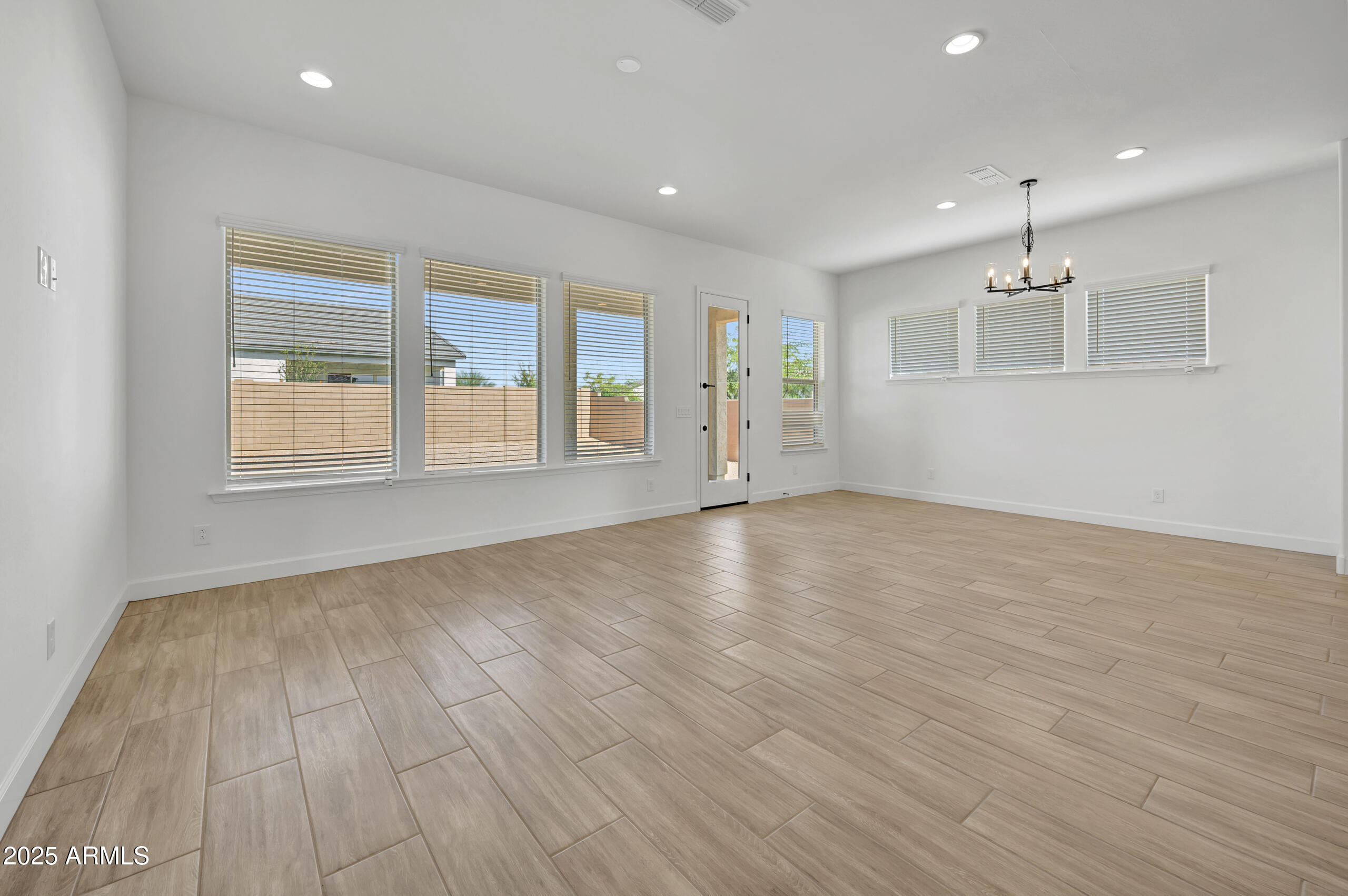 19314 W MISSOURI Avenue