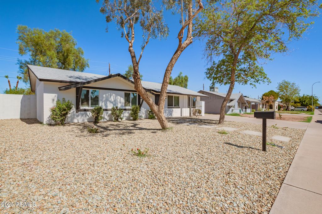 Photo of 628 E Papago Drive, Tempe, AZ 85288 (MLS # 6934781)