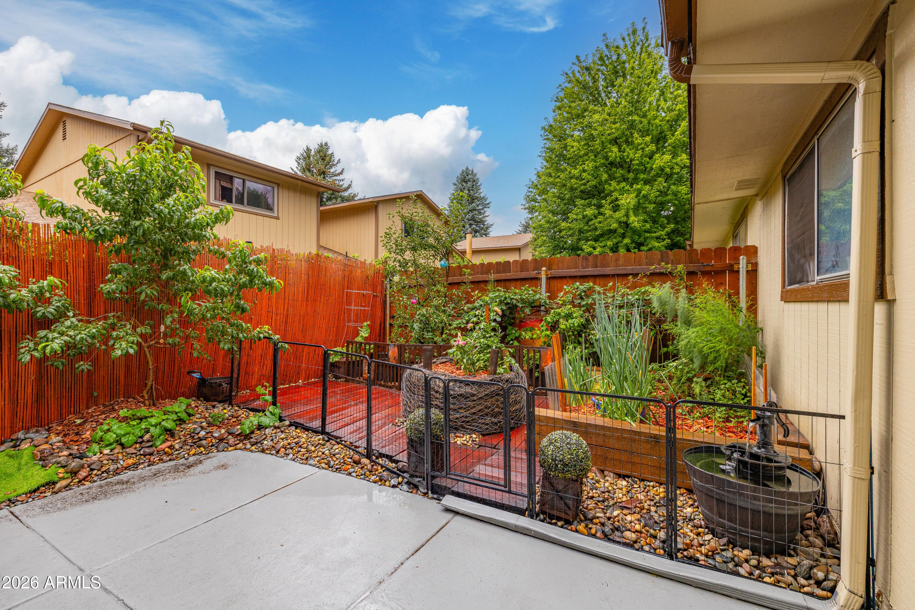 2531 E Jeffrey Loop