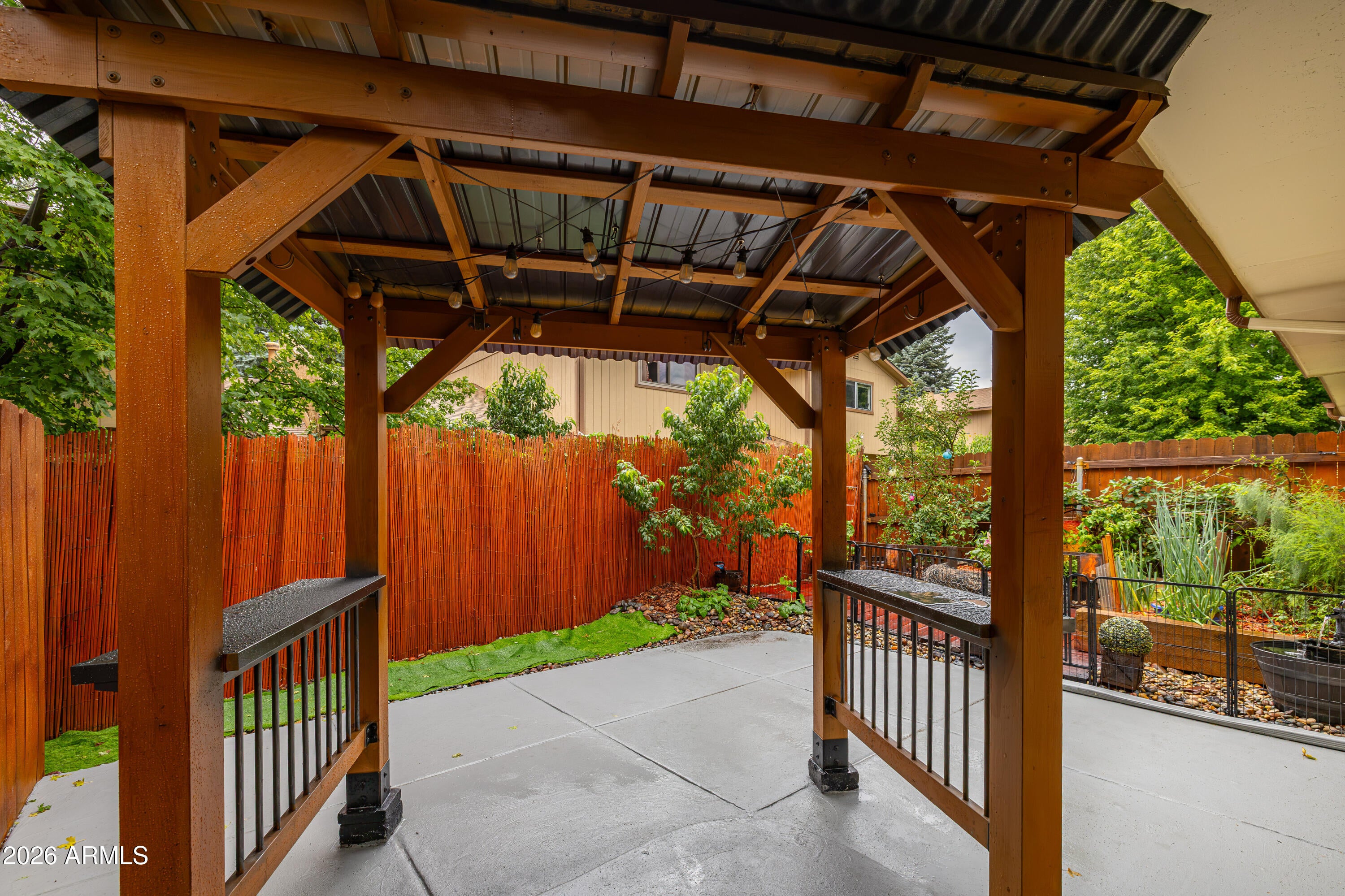 2531 E Jeffrey Loop
