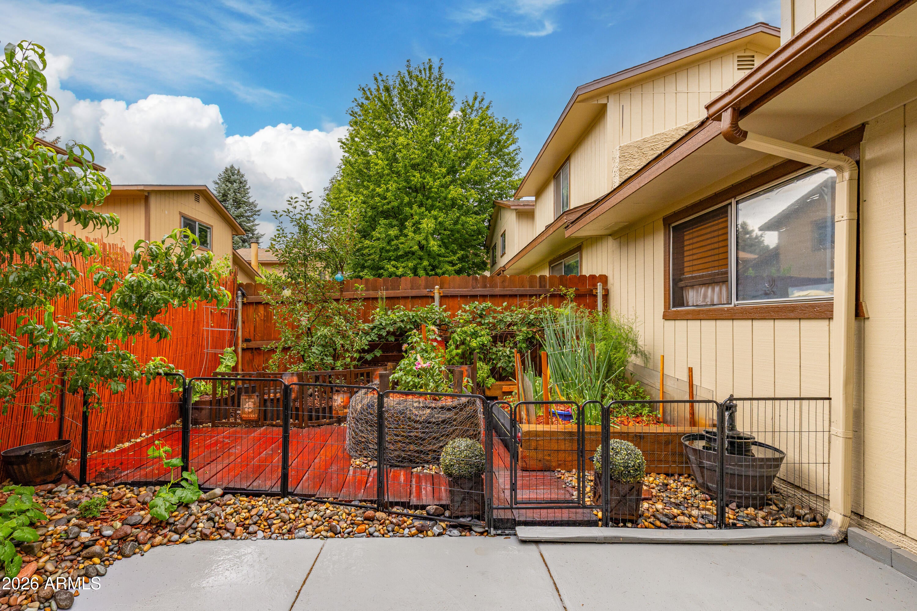 2531 E Jeffrey Loop