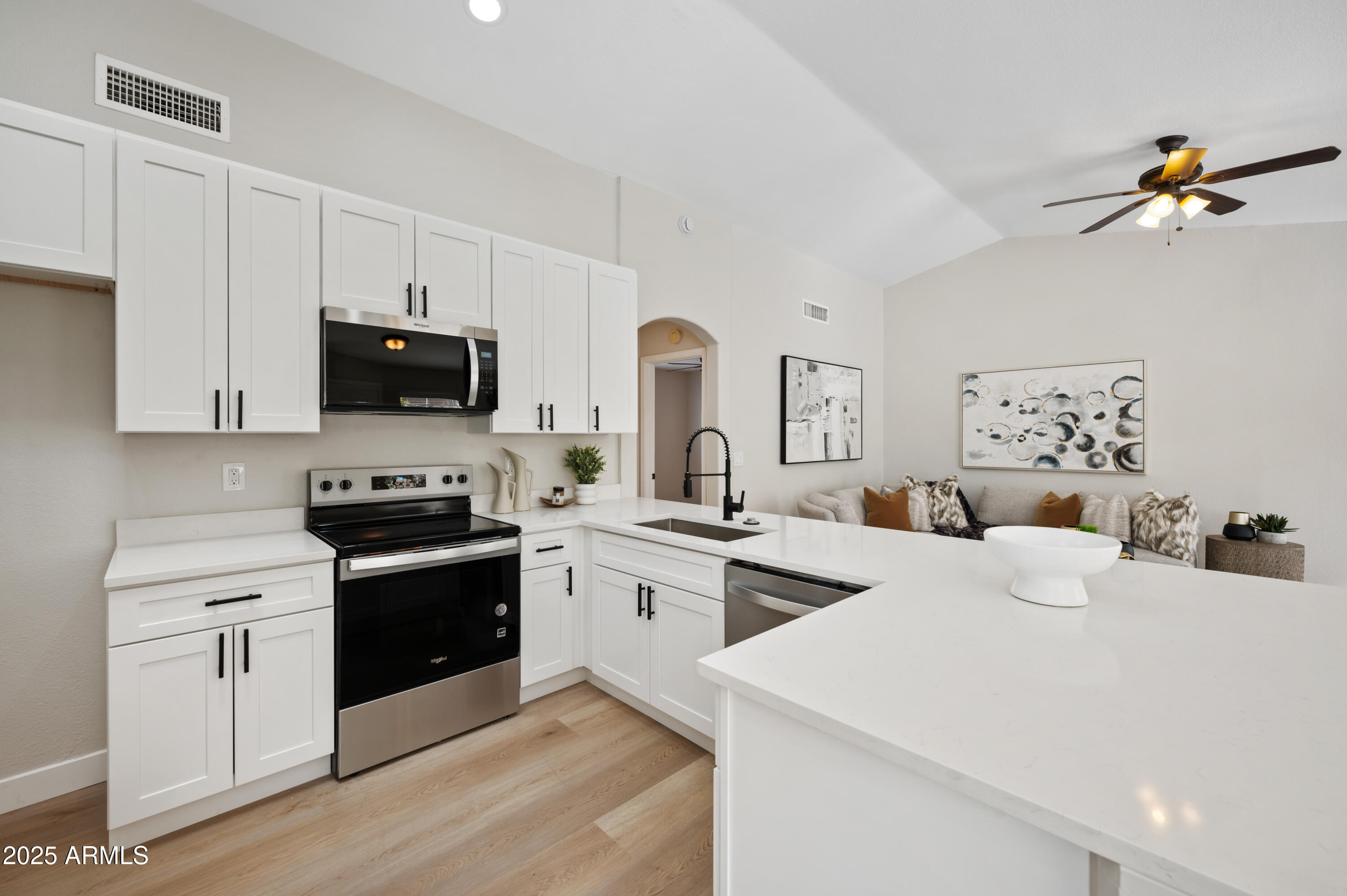 116 W JASPER Drive